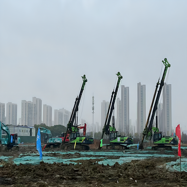 Habilitación del proyecto del Centro Deportivo Olímpico, participación en la construcción local de Wuxi con pequeñas plataformas de perforación rotativas Limta.